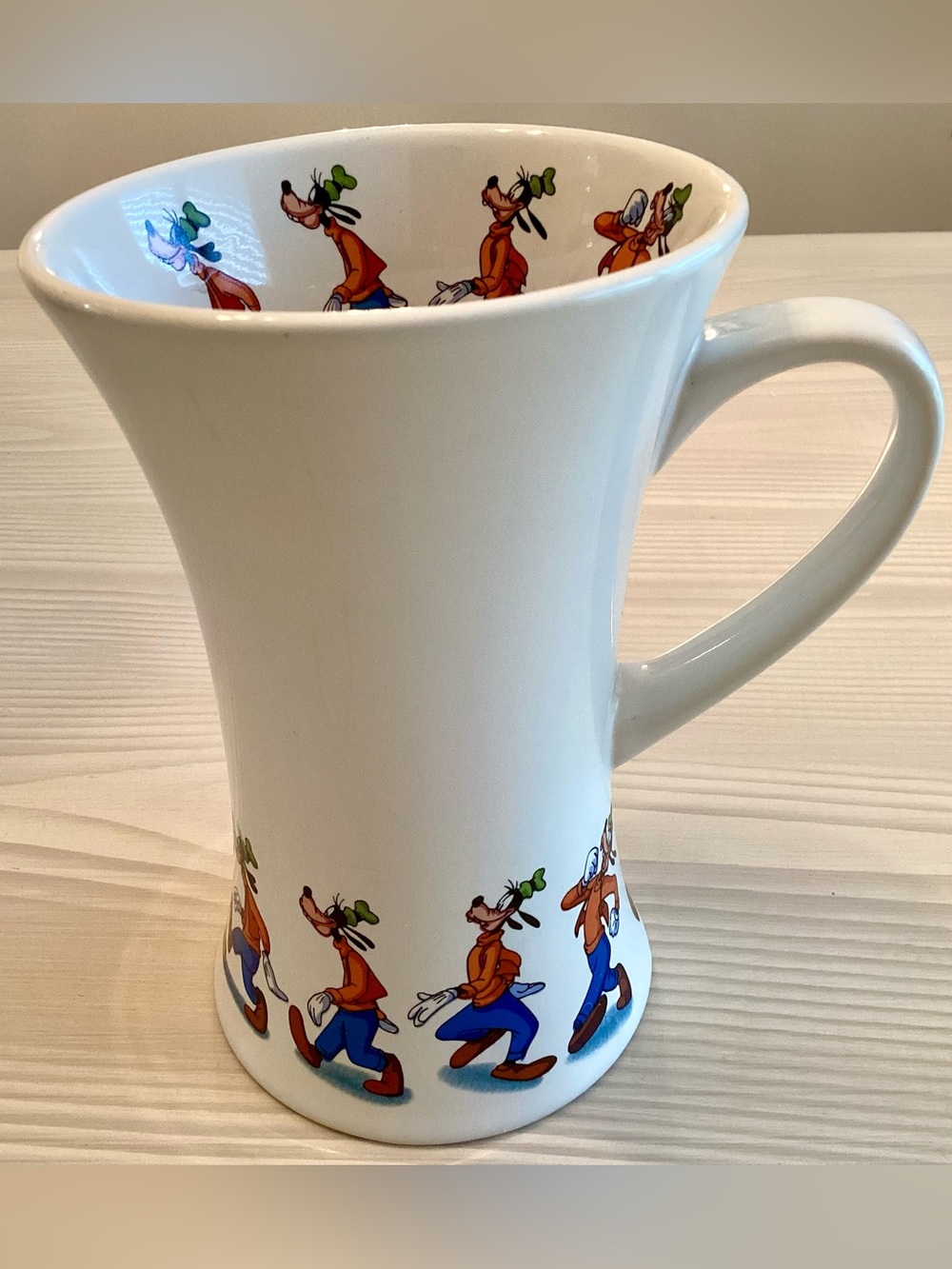 Disney Store Goofy Slipping on Banana Peel Oversized 16oz. Coffee Mug Y2K